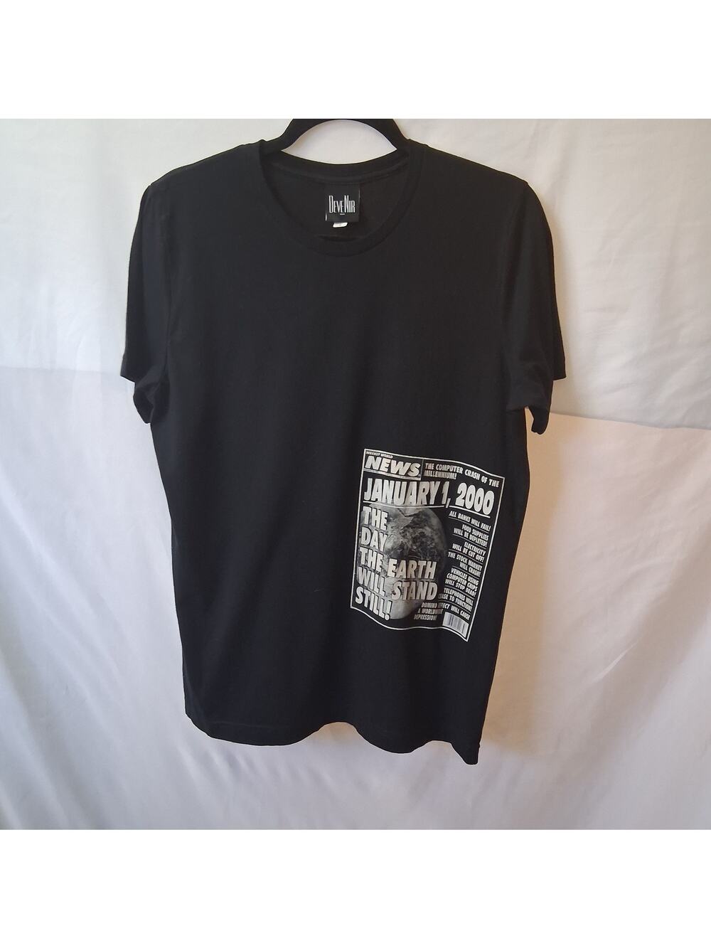 Vintage Devenir Black Y2K T-Shirt 2000 Weekly World News Graphic Newspaper-M